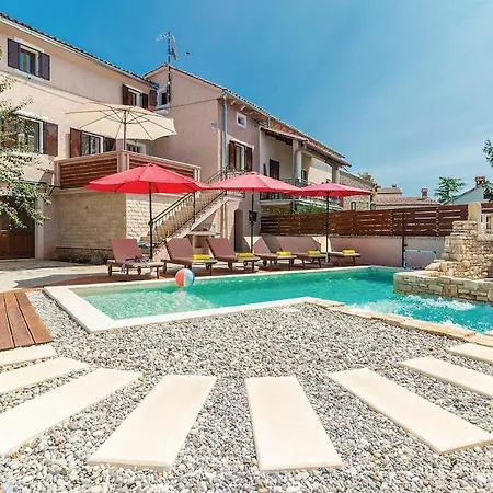 Dom wakacyjny House Radigosa *